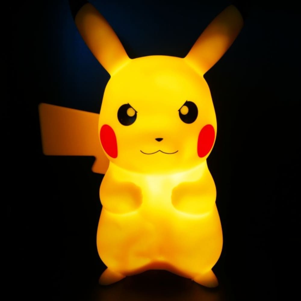 Pokemon <br> LED Leuchte <br> Pikachu Angry 25cm - God Of Cards